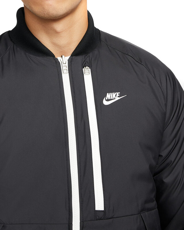 nike jacket with zipper pockets