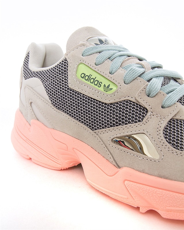 Falcon sales w sneakers