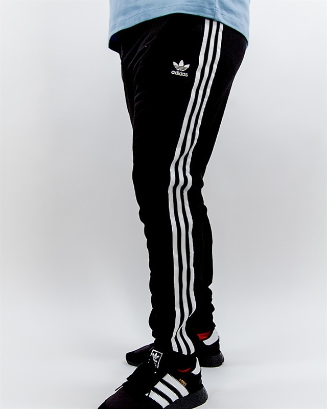 adidas Originals Adc Fashion TT BQ1890 Footish: If you´re into sneakers adidas Originals Adc Fashion TT BQ1890 Footish: If you´re into sneakers