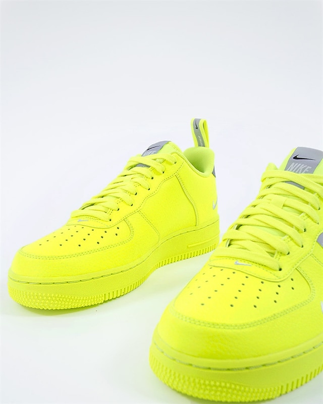 Nike Air Force 1 07 LV8 Utility AJ7747 700 Yellow Sneakers Skor Footish