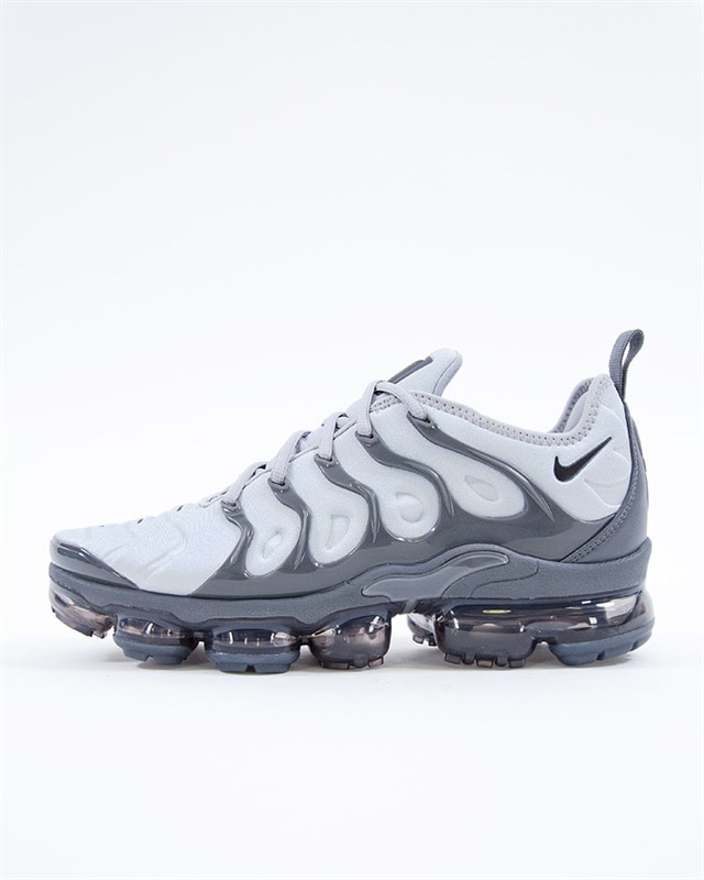 gray nike vapormax plus