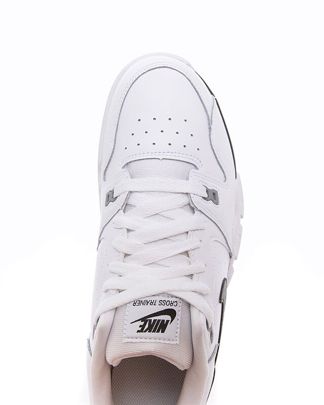 white nike cross trainer