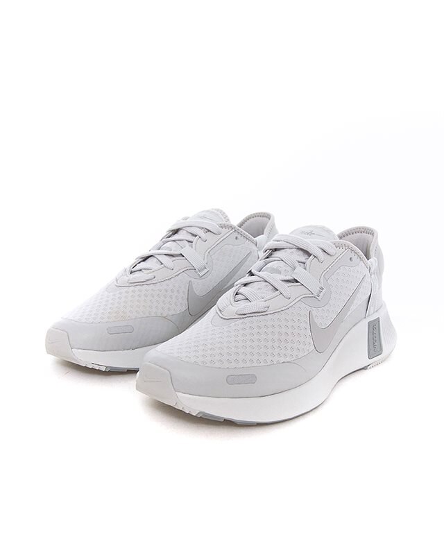 grey nike reposto