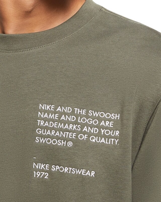 nike sportswear swoosh crew
