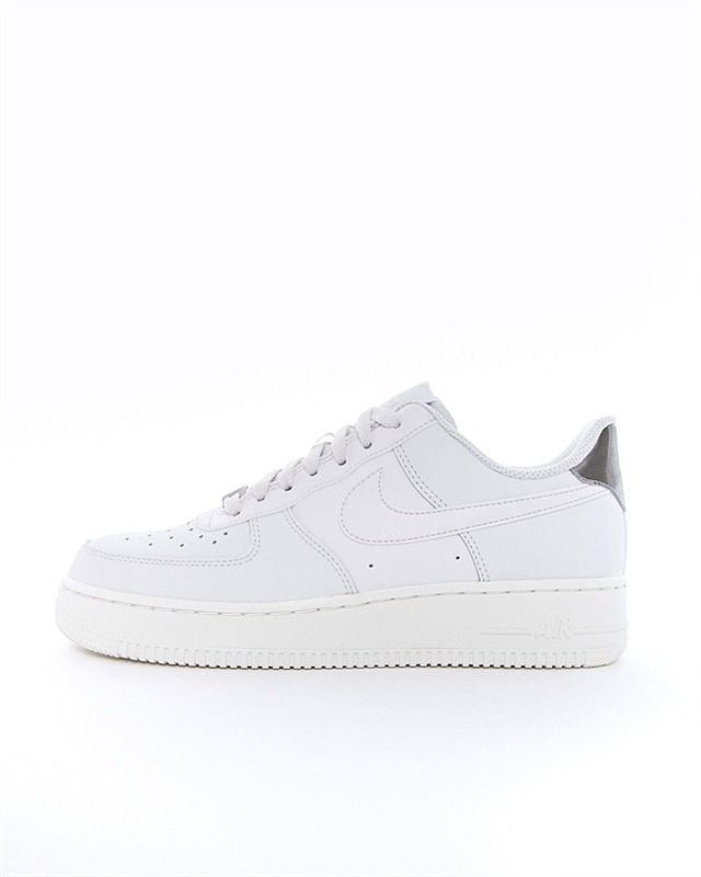 Nike Wmns Air Force 1 07 Essential (AO2132-003)