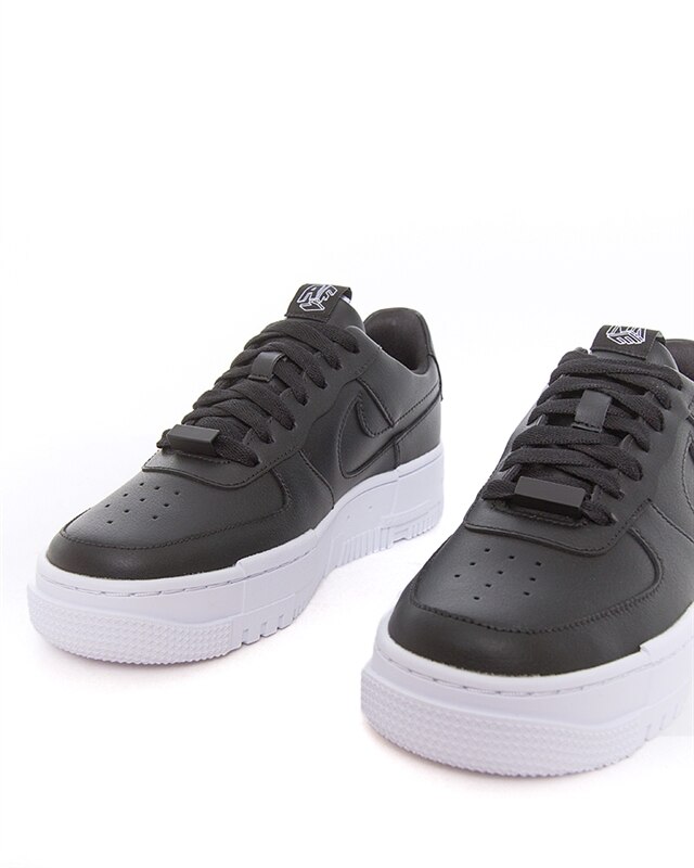 Nike air force deals 1 black white sole