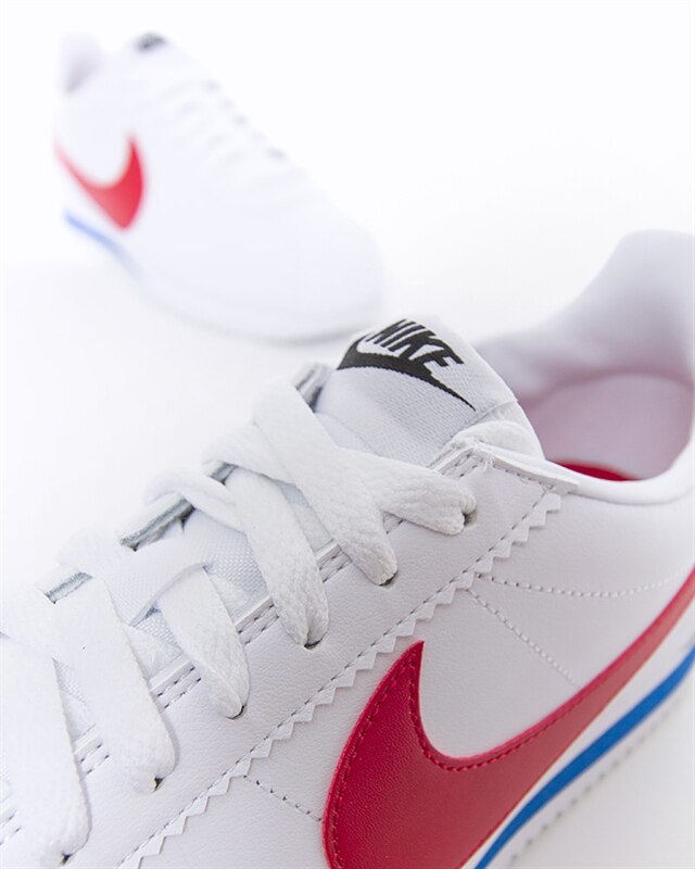 classic nike white