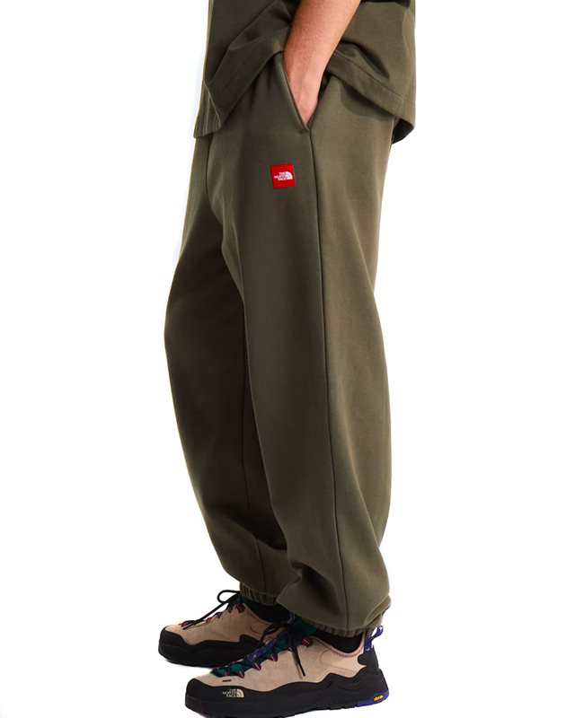 The North Face Red Box Sweatpants (NF0A8EG321L)