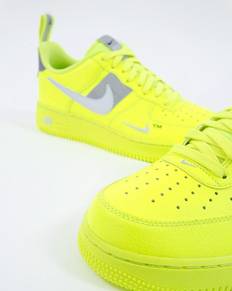 yellow air force 1 07 lv8 utility trainers