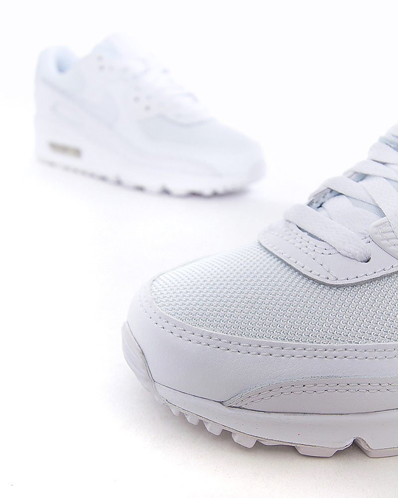 air max 90 kicks on fire