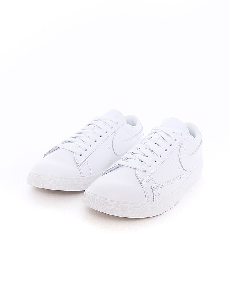 nike wmns blazer low le