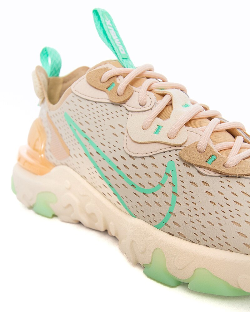 wmns react